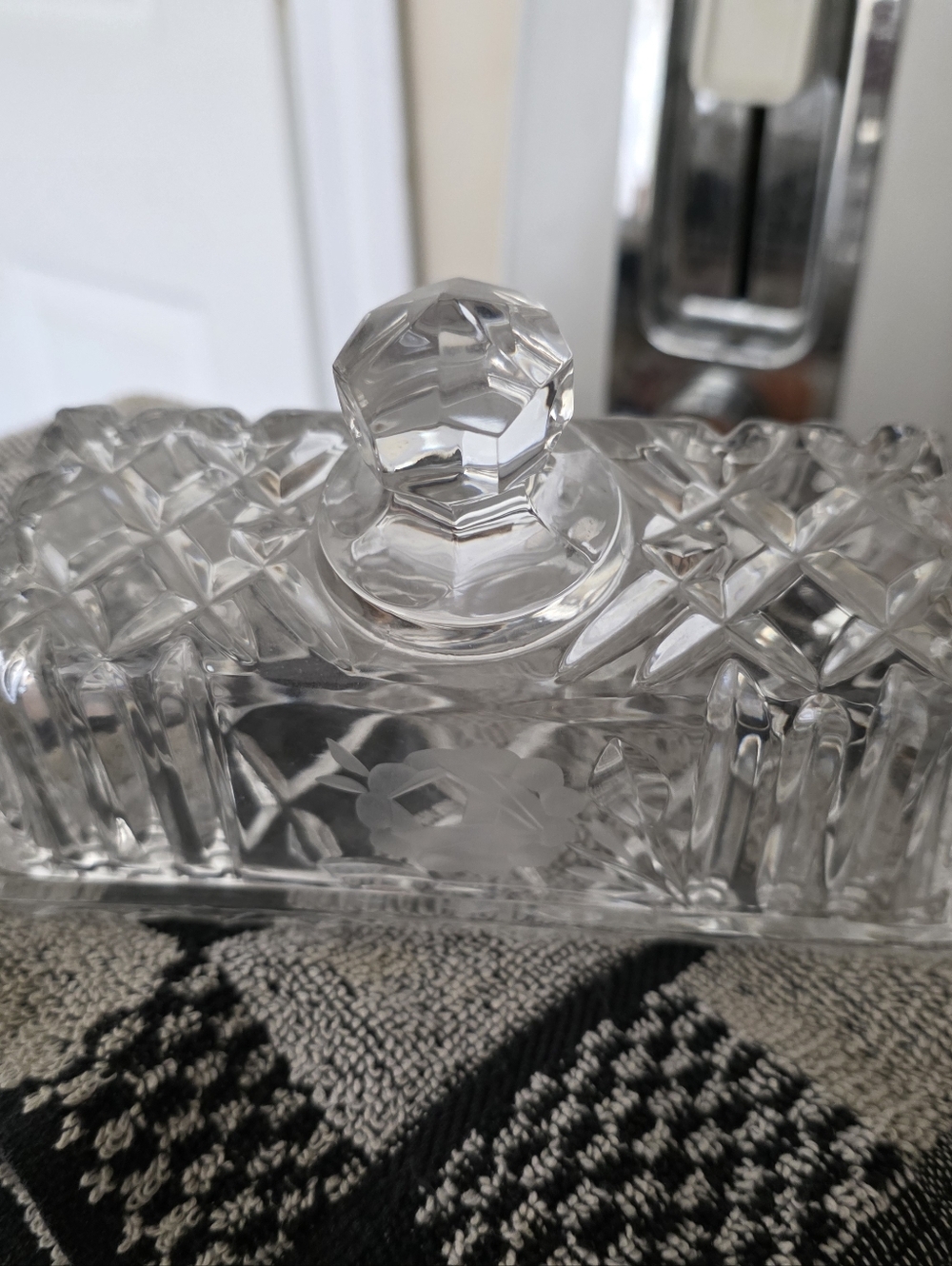 Clear Cut-Glass Vanity Jar with Faceted Lid - Clear